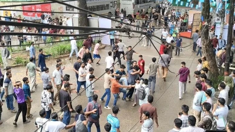জবিতে ছাত্রদল-শিবির সংঘর্ষ, উত্তপ্ত ক্যাম্পাস